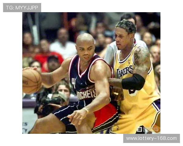 奥尼尔与巴克利激烈对抗回顾 两位篮球巨星的恩怨与冲突揭秘